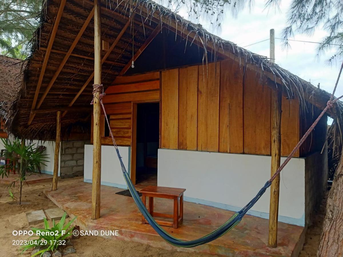 Sand Dune Beach Resort & Surf Camp Arugam Bay Exterior photo