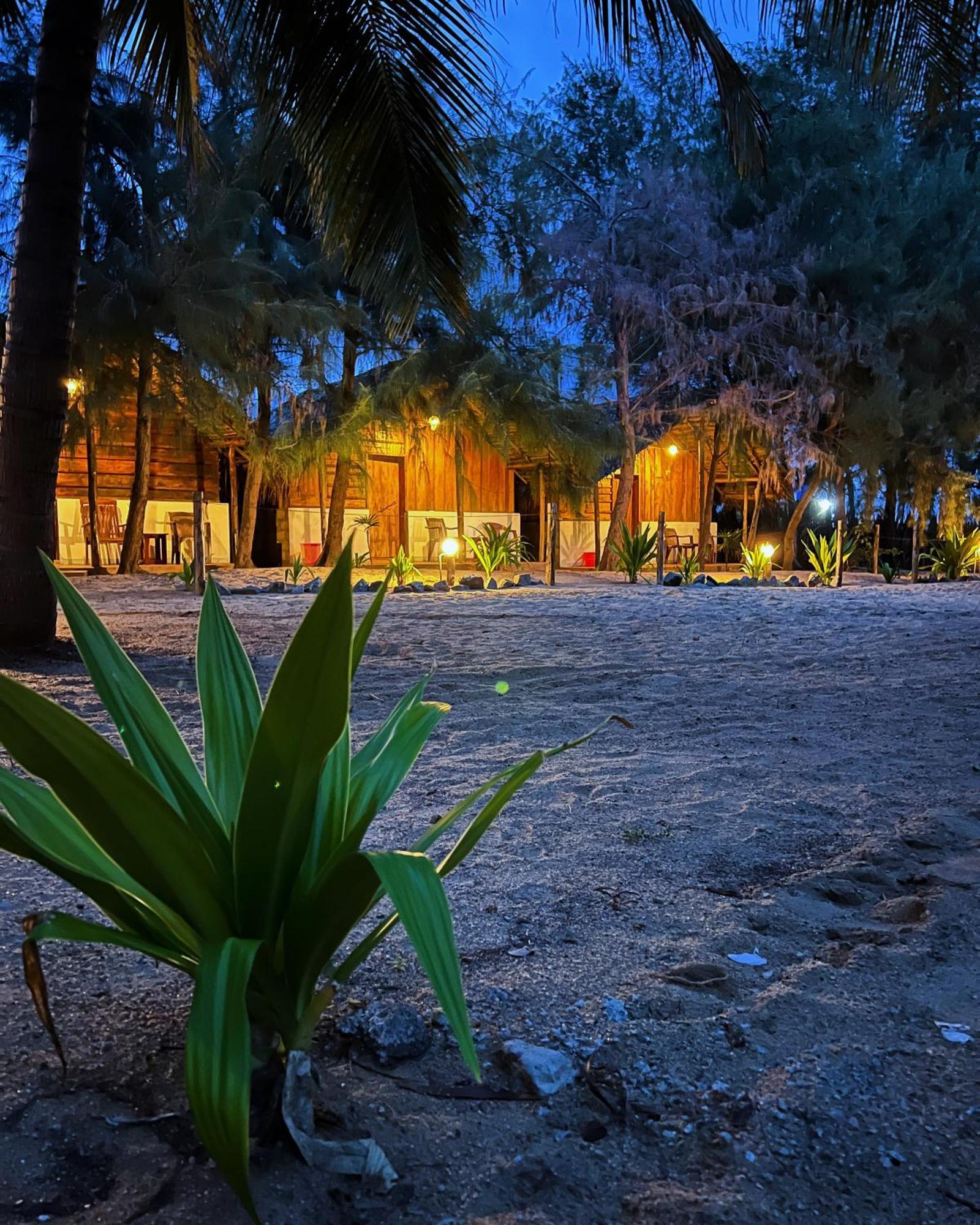 Sand Dune Beach Resort & Surf Camp Arugam Bay Exterior photo